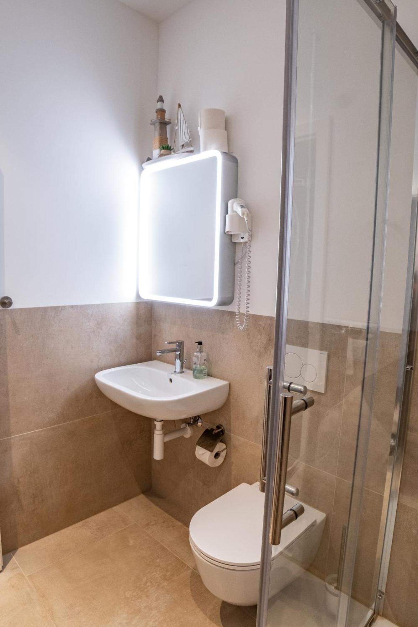 Pit Stop Apartments Cham Екстериор снимка